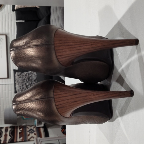 Salvatore Ferragamo Stilettos - Picture 3 of 16